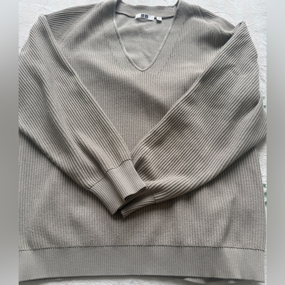 UNIQLO U sweater